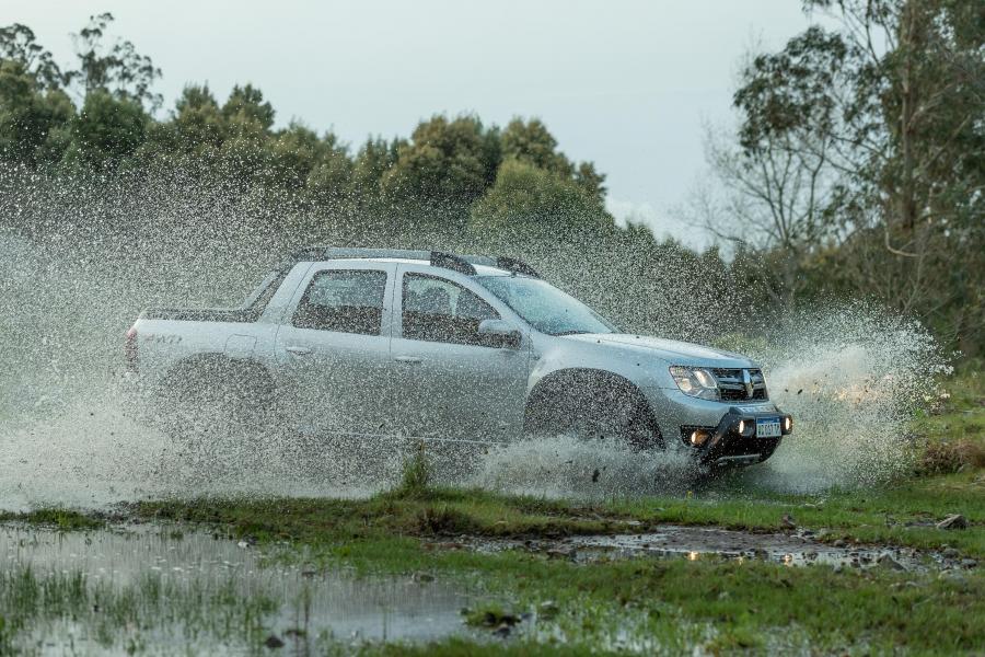  Renault Duster Oroch Dynamique 2.0 4x4 2018 года  (фото 36 из 40)